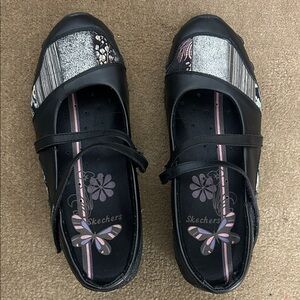 Skechers Size 8 Black w/ colors Like NEW! Mary Jane style Shoes w/  Accents